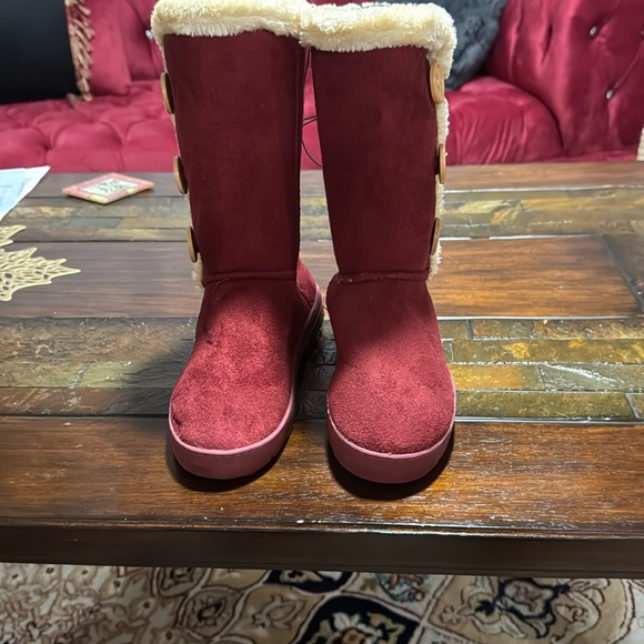 Burgundy & Cream hugs boost with side buttons - Picture 1 of 8